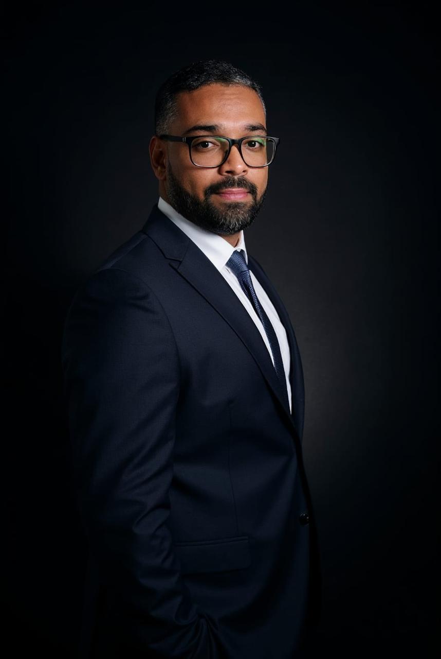 Dr. advogado responsável pelo escritório Campos & Souza